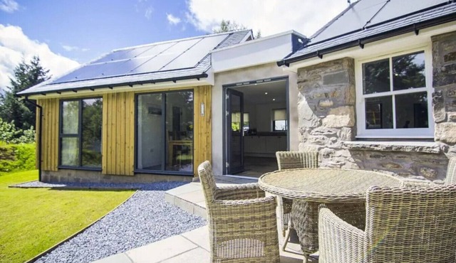 Wishing Well Cottage at Loch Tay & Hot Tub