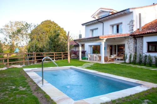 Wishome - Bonita casa con piscina climatizada privada, cerca de Comillas