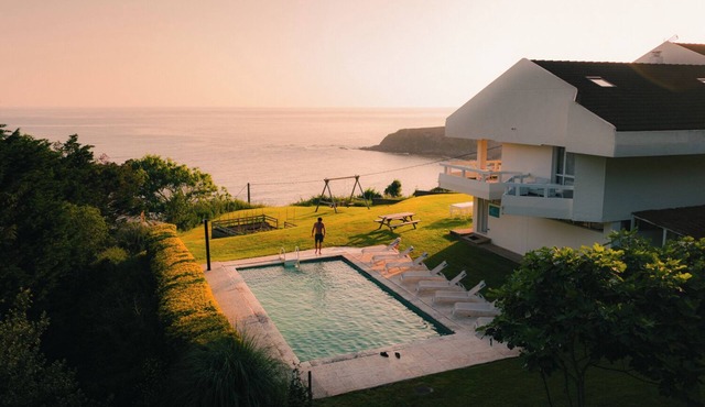 Wishome-Great house with garden and private pool, in the center of Comillas