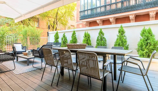 Wishome-Madrid luxury apartment in downtown Madrid, overlooking the Royal Palace