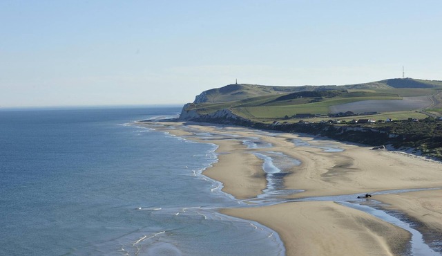 WISSANT heart of the village: Spacious and bright apartment at 50m from the sea