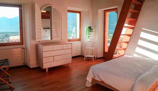 Wisteria House - Holiday Apartment