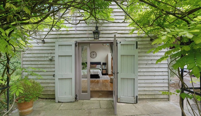 Wisteria Lodge - beautiful countryside retreat