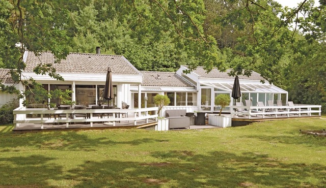 With a super interior, plenty of space and comfort to sweeten your vacation stay you will be welcome