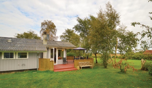 With a view of Bogø and Grønsund lies this beautiful cottage.