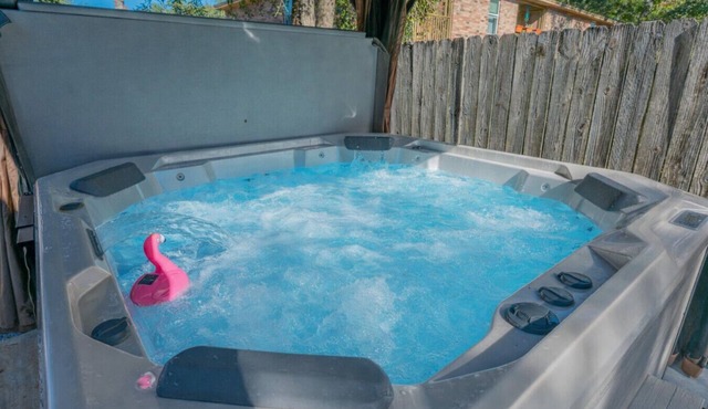 With Hot Tub & Mini Golf | Sunny Haven #617