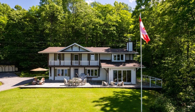 With nods to European & Tudor styling, Vana cottage is your intercontinental gem