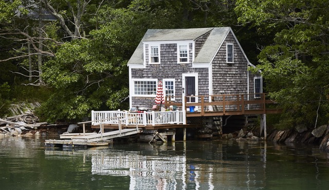 With stunning, panoramic river views, this is more than mere waterfront.