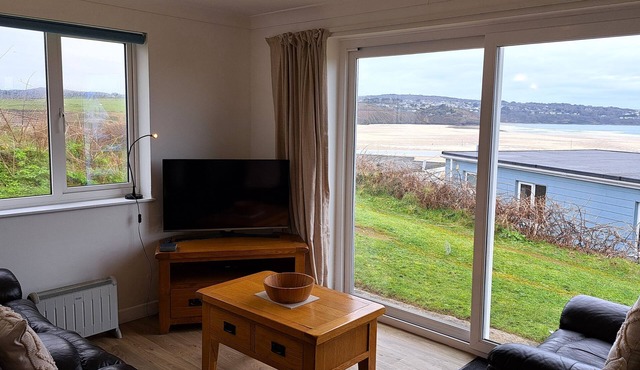 With stunning views of Hayle Estuary and St. Ives Bay