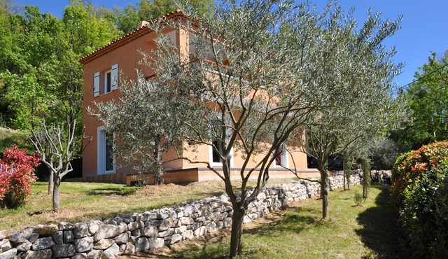 With view on the lake of Ste Croix, contemporary villa for 8 people