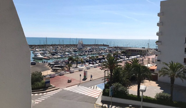 With WLAN, right on the beach with a view of the harbor