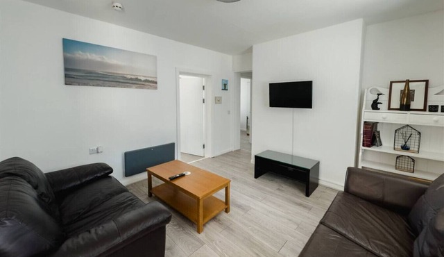 Withernsea 2 bed apt + sofa bed