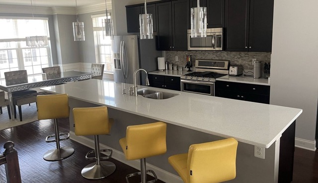 Within minutes of hospital, chic townhome