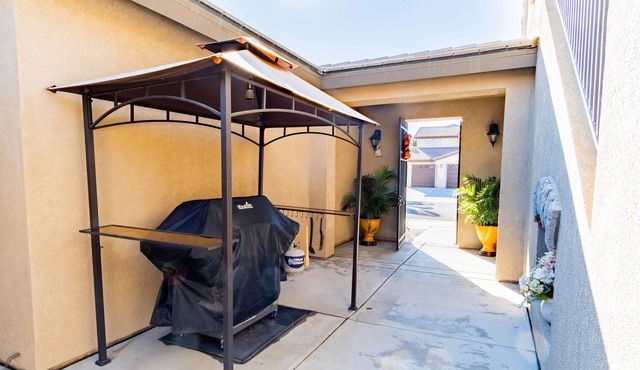 Within short driving distance, of Palm Springs, Idyllwild, and Soboba casino.