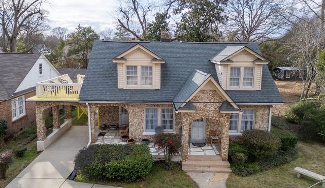 Within walking distance to downtown Wetumpka!