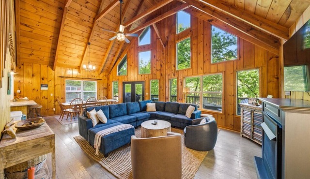 Witt's Cove Landing Lakefront, cov'd dock+hot tub