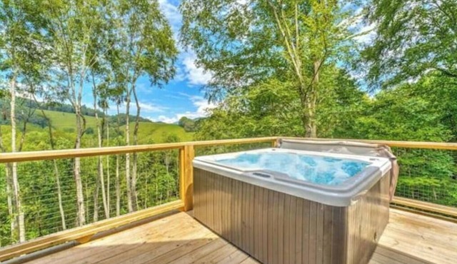 WNC Retreat Views Hot Tub Hiking Games