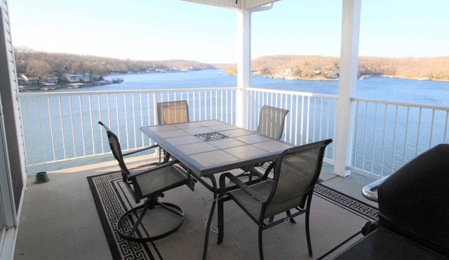 Wnter Rates! Island Get Away! Panoramic-Top Floor View! Vaulted Ceilings, Boat Slip, Zero Entry Pool