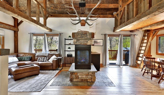 Wobbly Cabin: 2BR/1.5 Bath Charming Killington Retreat Close to Everything