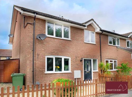 Woking - Front Garden Parking Pets Welcome