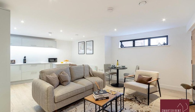 Wokingham - 2 Bedroom Ground Floor Flat