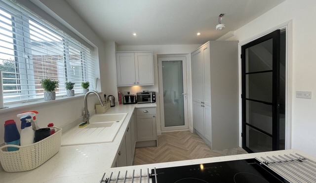 Wokingham, Gorgeous Three Bedroom Family Home