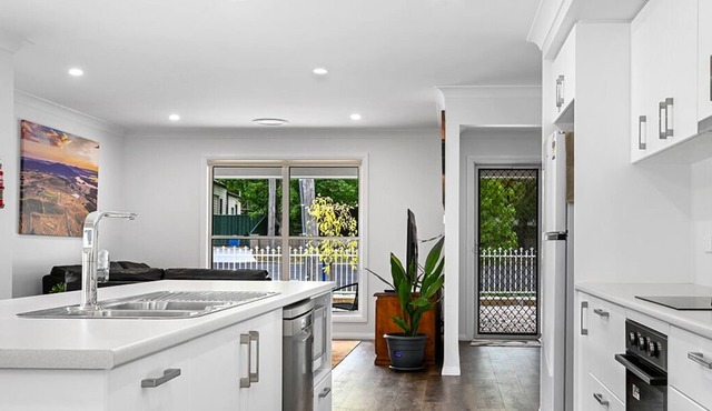 Wolaroi Villa 1, with Netflix and Disney Plus - In a Quiet Street