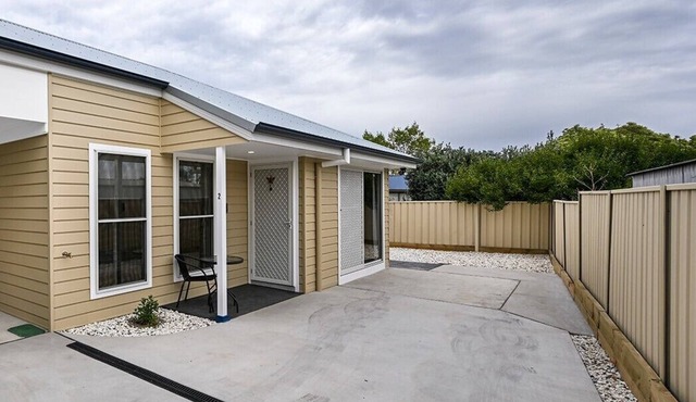 Wolaroi Villa 2, with Netflix and Disney Plus - In a Quiet Street