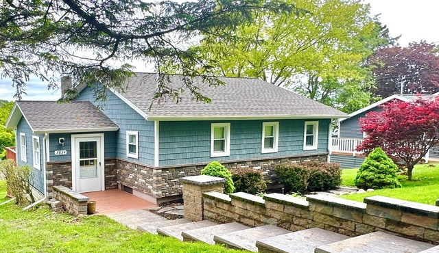 WOLCOTT NY Waterfront cottage rental on Port Bay seasonal available 2025