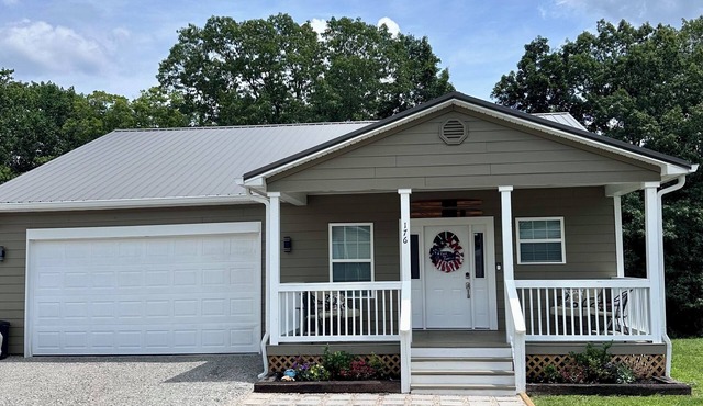 Wolf Creek Crossing Lake House Beach & Boat Launch .5 miles at Jabez Landing