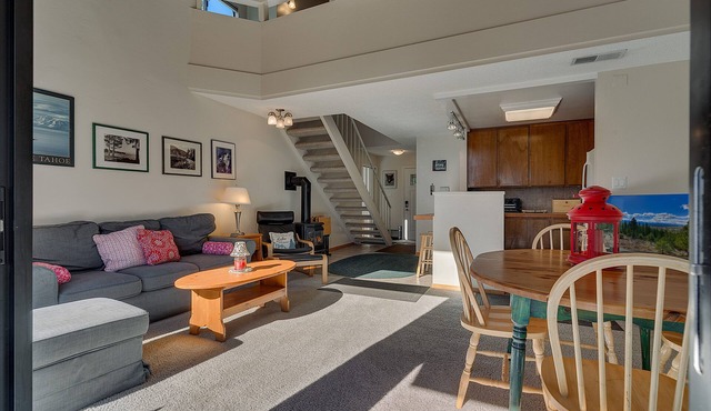 Wolf Den: 2 BR, 1.5 BA Townhouse in Carnelian Bay, Sleeps 5