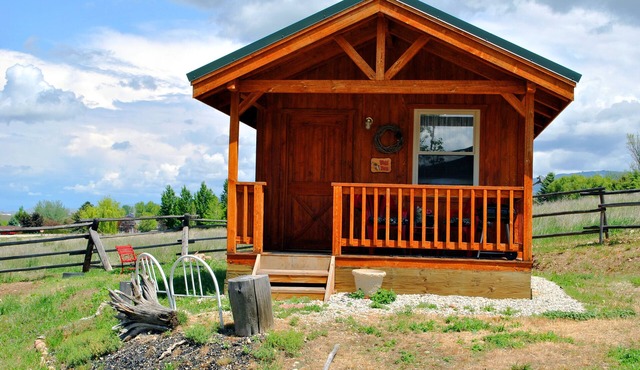 'Wolf Den'-A Perfect Romantic Honeymoon cabin and a Sportsman's Paradise Cabin
