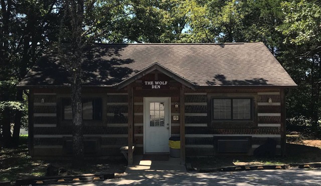 Wolf Den Cabin of Pomme de Terre