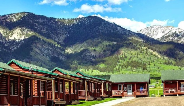 Wolf Den Log Cabin Motel and RV Park