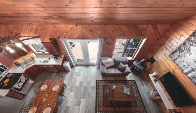 Wolf Lair - scenic Adirondack cabin escape + lake access