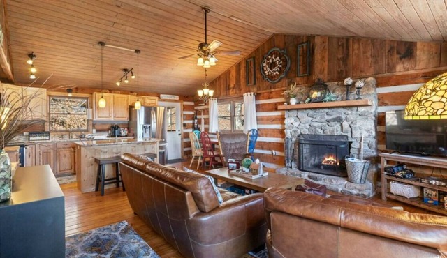 Wolf Laurel-Authentic Cabin-Mountain Views-Ski Hatley Pointe-Hiking-A/T-Big Bald