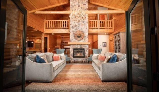 Wolf Lodge overlooking Lake Petenwell Fireplace, Firepit, Full Arcade.