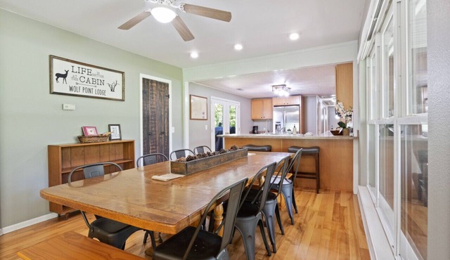 Wolf Point Lodge! 10 Acre Historical Cabin