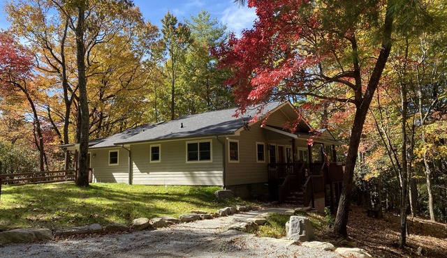 Wolf Ridge Retreat. Comfortable, peaceful retreat in the Blue Ridge Mountains