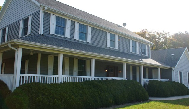 Wolf's Den - Spacious 5 Bedroom, 4.5 Bath on Beautiful Country Lot