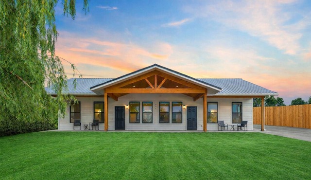 Wolf-Themed Montana Duplex: Cozy 2BR Getaway with Fireplace & WiFi