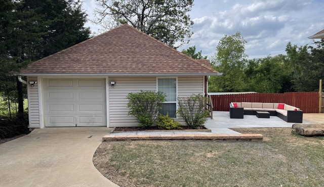 Wolf Trail Suite next to scenic 18 hole Golf course. Fort Smith AR close by.