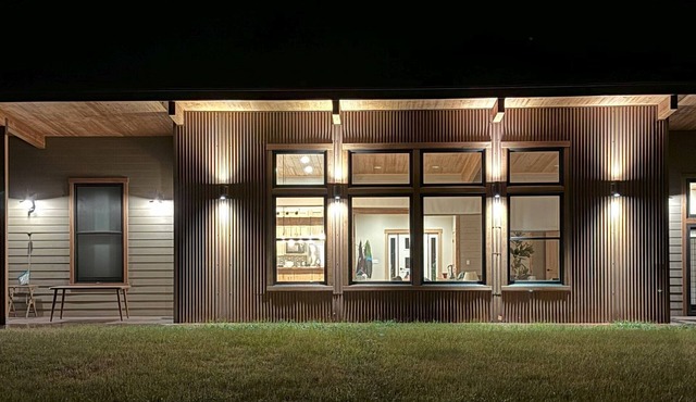 Wolfcreek Lodge - Modern 3 bd house on a ski trail and river access/hiking trail