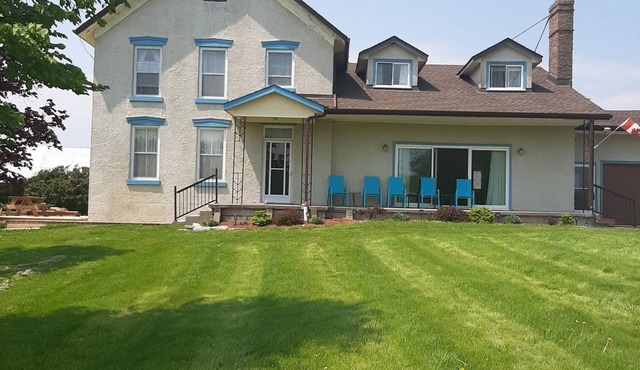 Wolfe Island Bayview Farmhouse