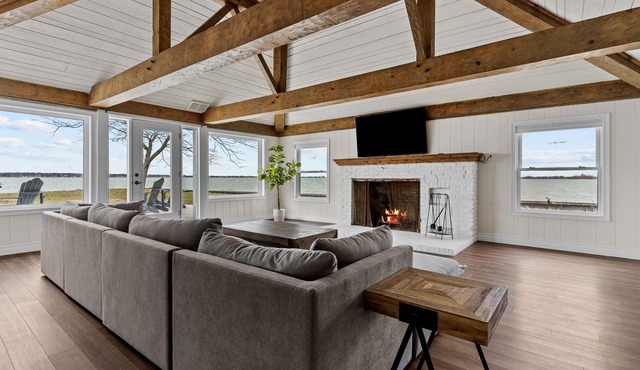 Wolfe Island Lodge With 360 Views of the Detroit River