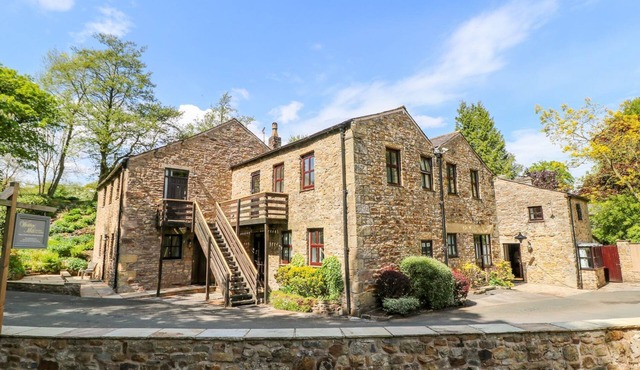 WOLFEN MILL, pet friendly, luxury holiday cottage in Chipping