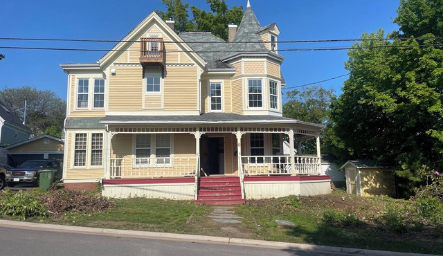 Wolfville DT Modern 3BR 1.5 Bath Suite Seaview