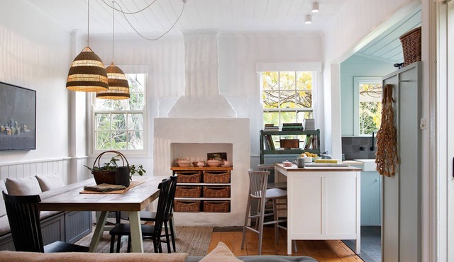 Wombat Hill Cottage-Renovated miners cottage, open fires and beautiful gardens