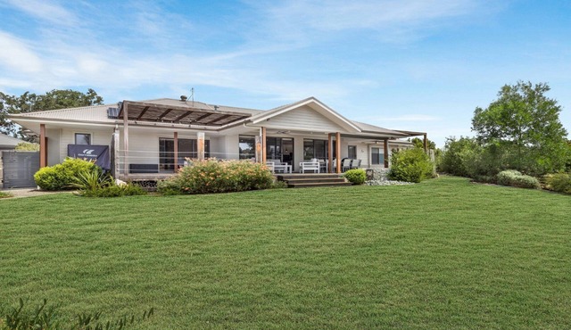 WOMBAT LODGE - THE VINTAGE HOLIDAY HOUSES