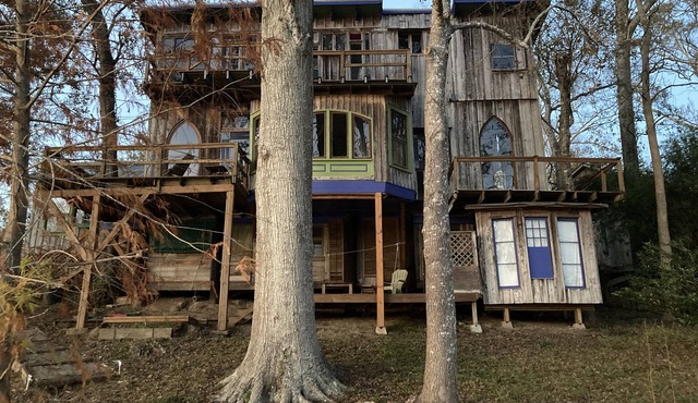 Women Waterfront Cottage-Retreat for the week or months.